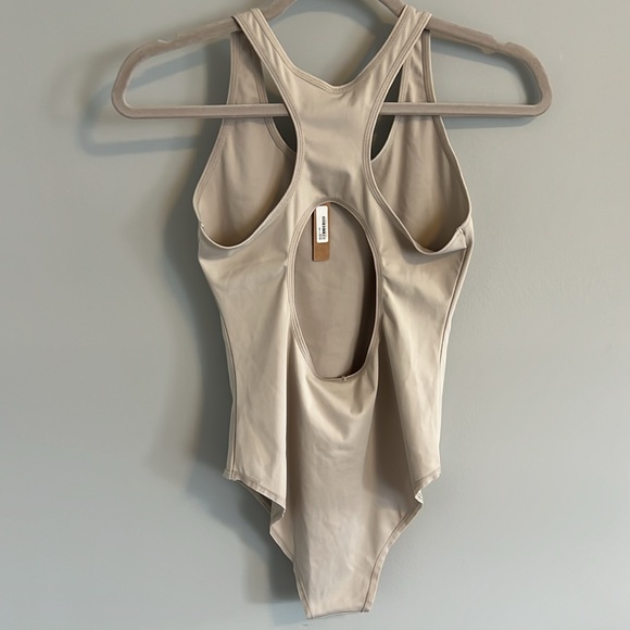 Skims Utility Sport Bodysuit (M) Stone - Picture 4 of 5